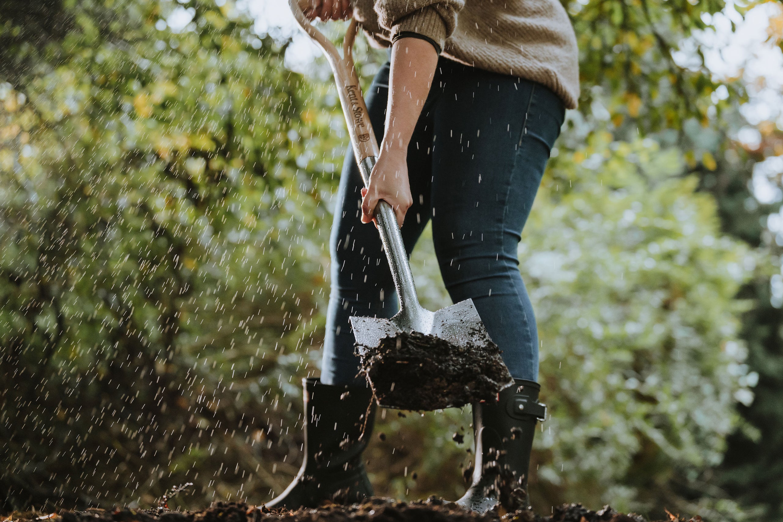 capability spade digging in soil