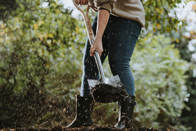 capability spade digging in soil