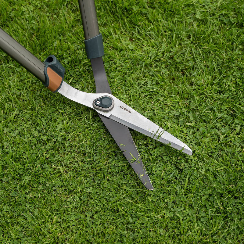 Kent & Stowe SureCut Adjustable Height Lawn Shears close up of cutting grass