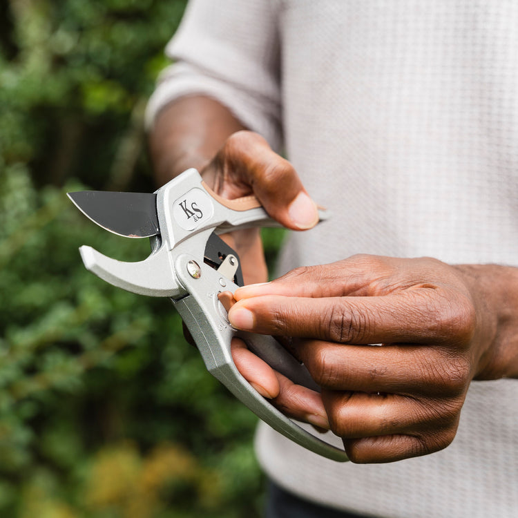 Kent & Stowe SureCut Hard Wood Ratchet Secateurs