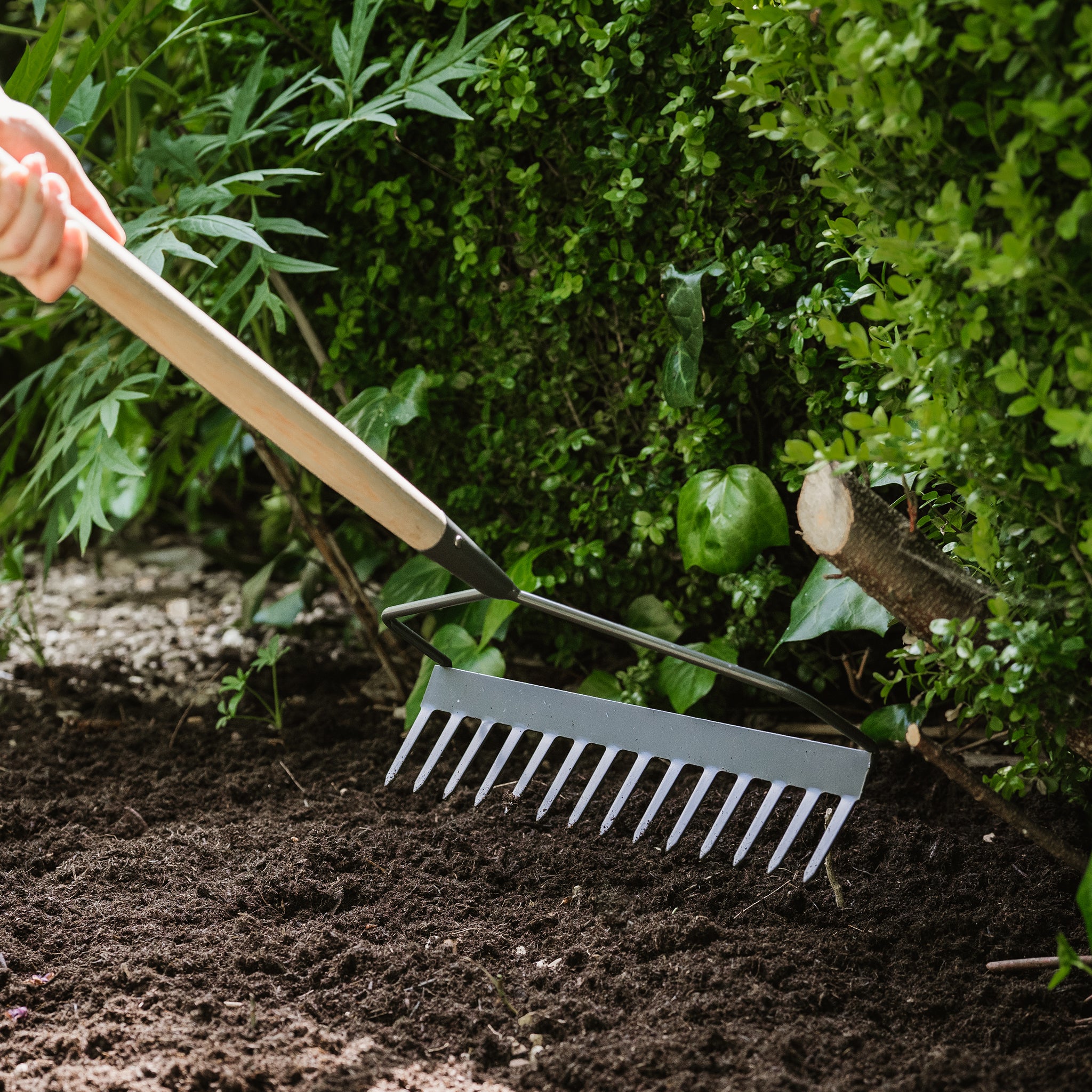 Kent & Stowe Long Handled Soil Rake - Digging & Cultivating