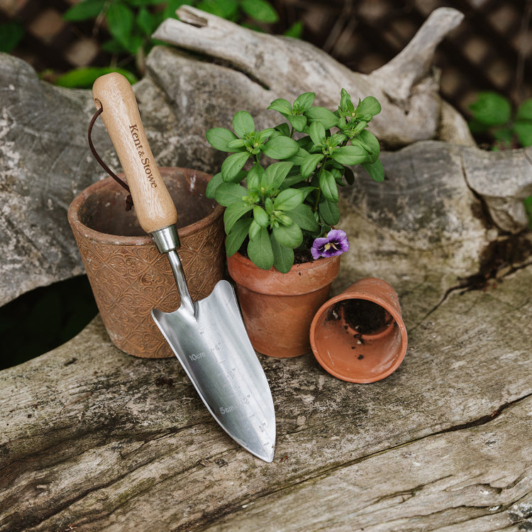 stainless garden trowel Kent & Stowe Hand Transplanting Trowel