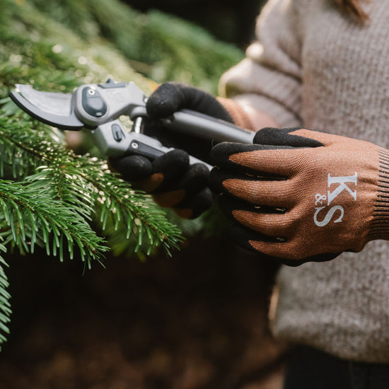 Kent & Stowe Sure & Grip All Purpose Gloves holding eversharp secateurs