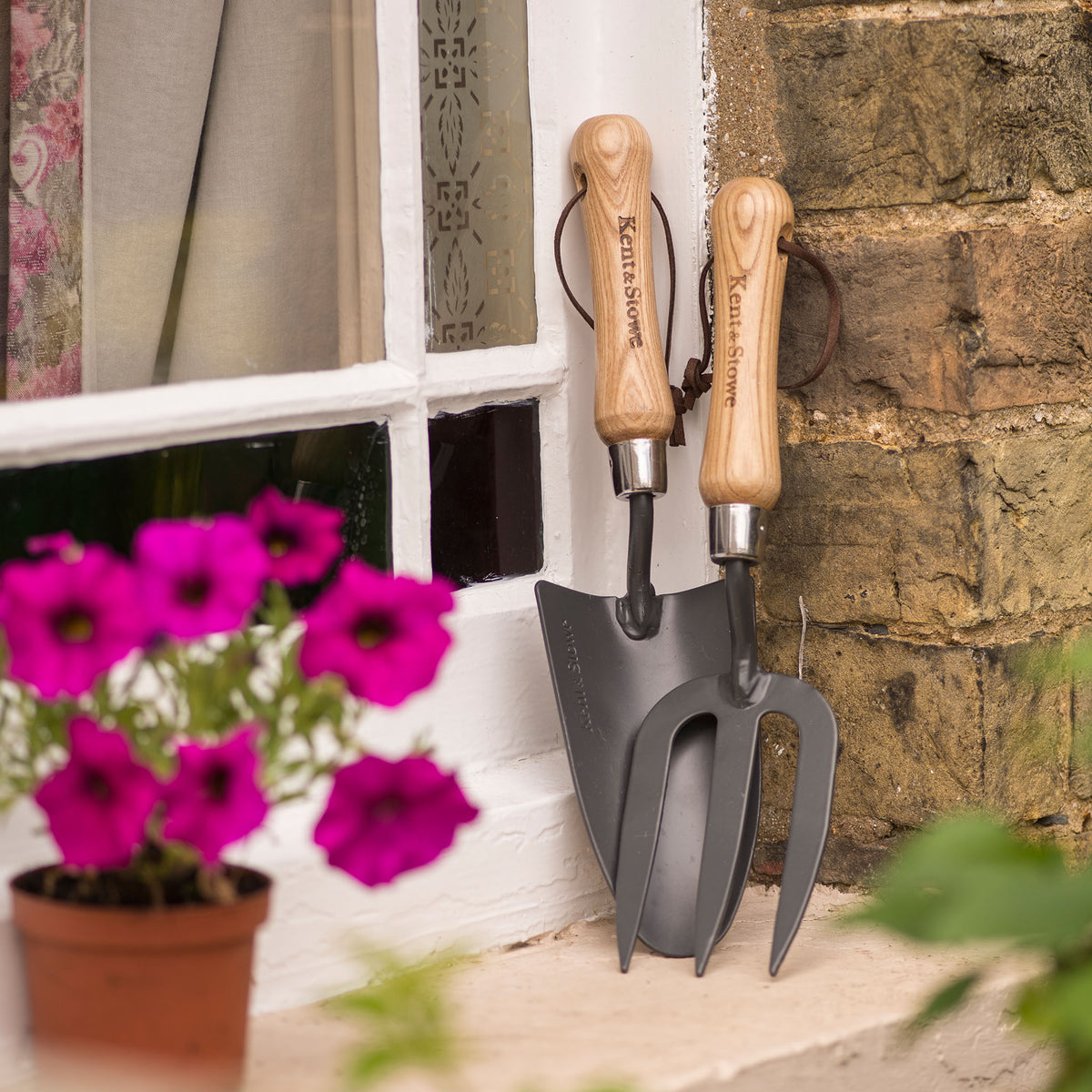 Kent & Stowe Carbon Hand Fork - Digging & Cultivating Tools