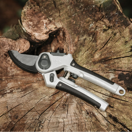 Kent & Stowe Eversharp Lite All Purpose Secateurs on log