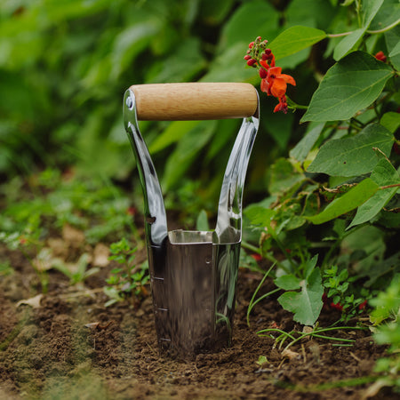 Kent & Stowe Carbon Steel Hand Bulb Planter